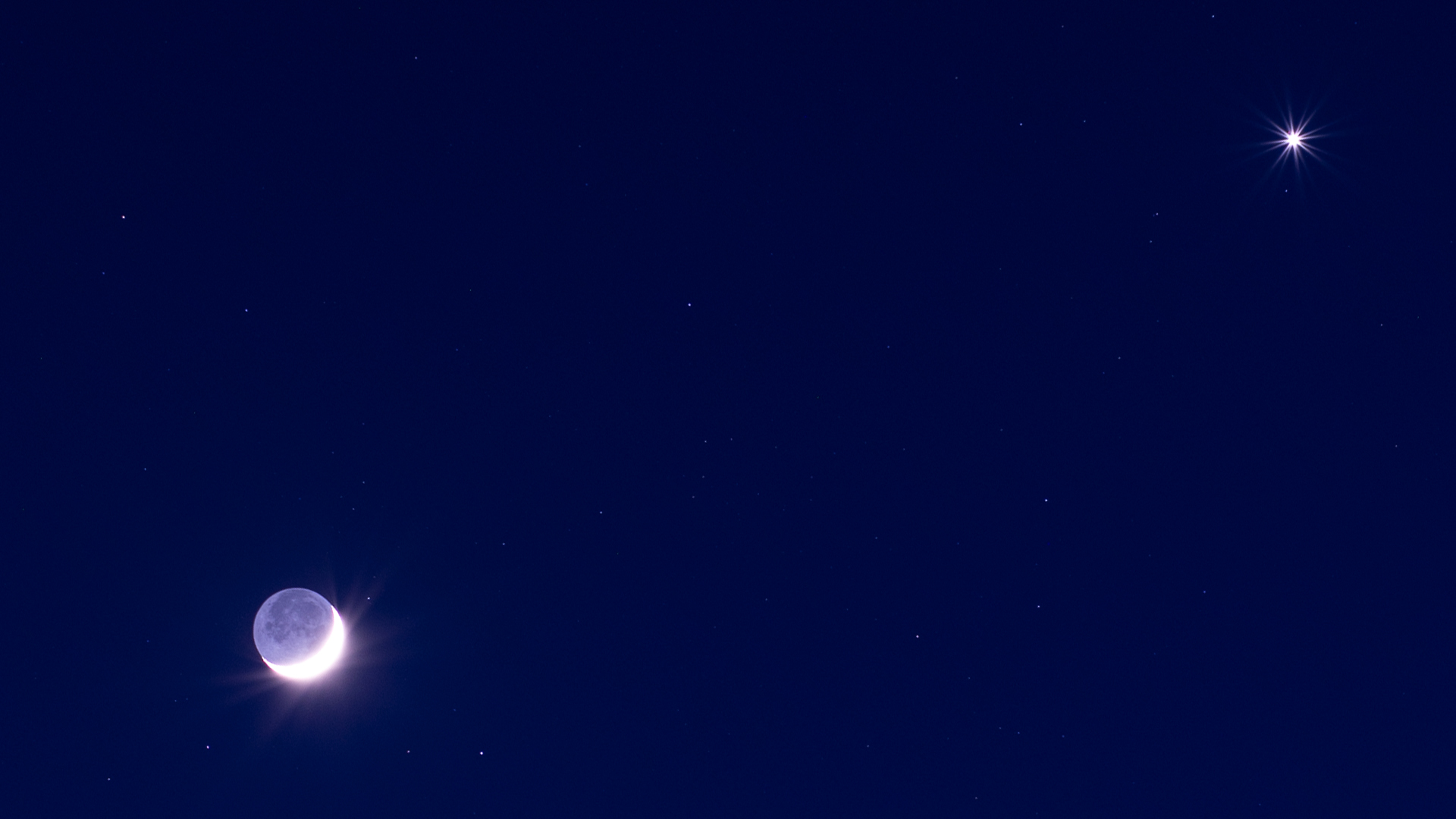 Mond & Venus (2020-04-26, Canon EOS 6D, f=85mm 25 Sek., f/5.6, ISO 100)