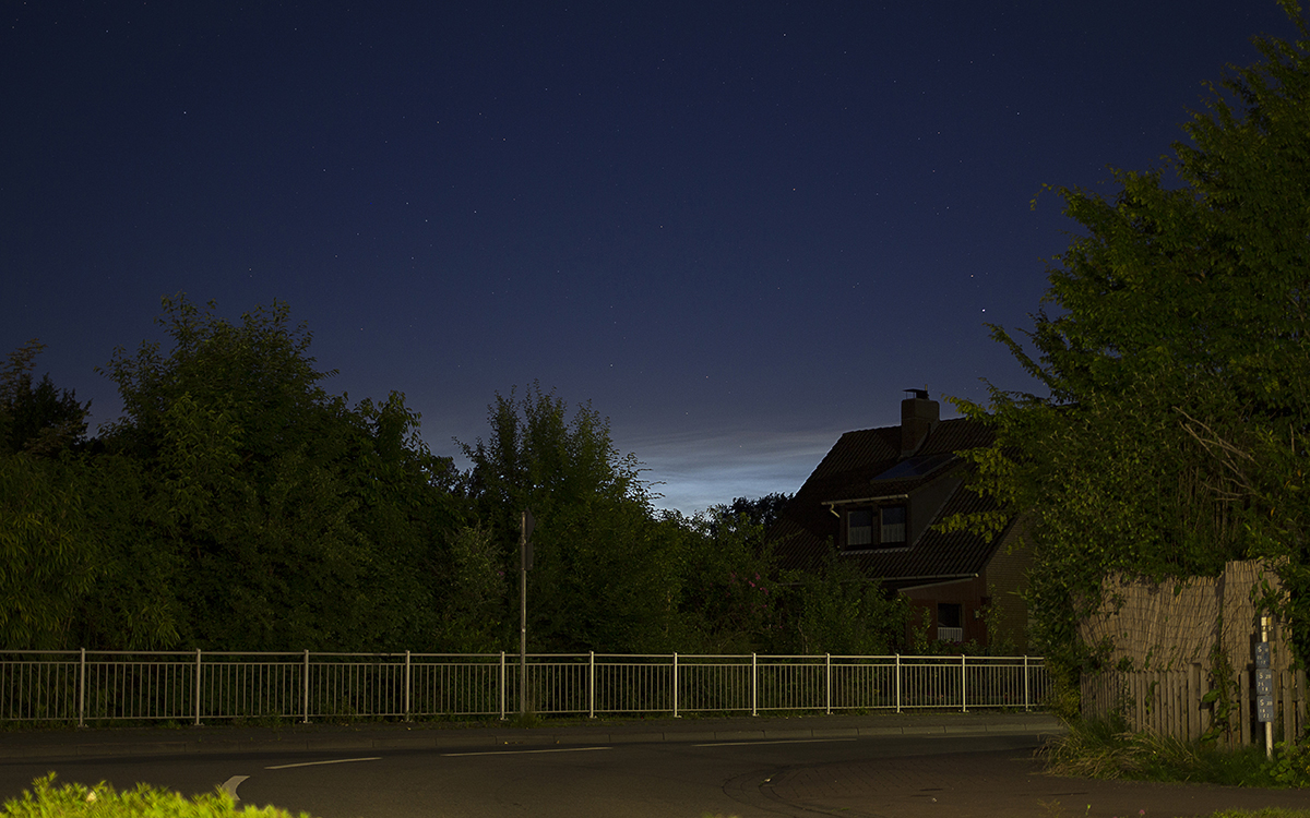 Noctilucent Clouds (2017:07:03 01:11:40 UT, Canon EOS 100D, 5s, f/2, f=35mm, ISO 200)