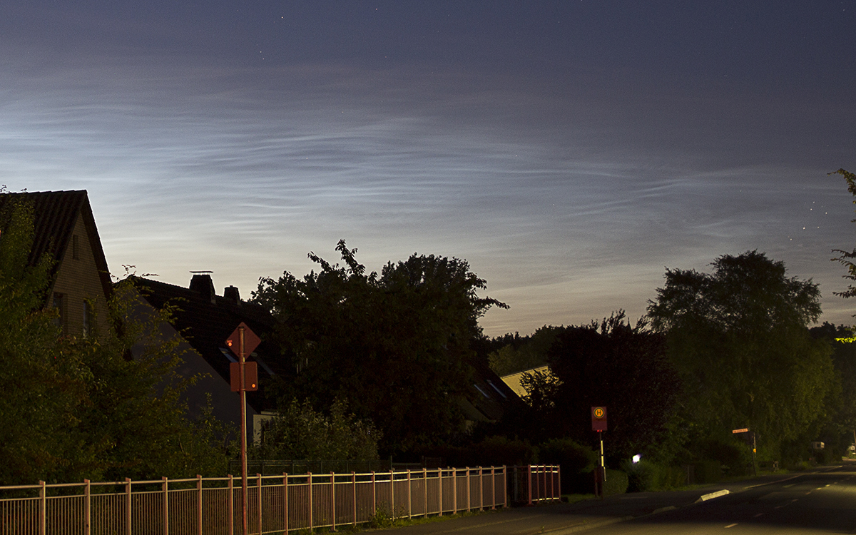 Noctilucent Clouds (2017:07:03 01:47:59 UT, Canon EOS 100D, 5s, f/2, f=35mm, ISO 200)