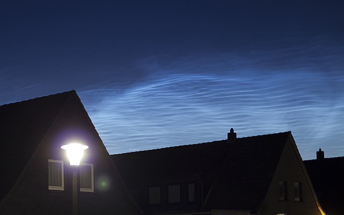 Noctilucent Clouds (2017:07:03 02:24:56 UT, Canon EOS 100D, 1s, f/2, f=35mm, ISO 100)