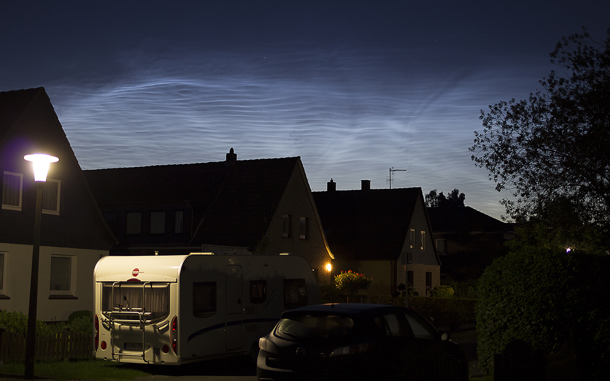 Noctilucent Clouds (2017:07:03 02:24:56 UT, Canon EOS 100D, 1s, f/2, f=35mm, ISO 100)