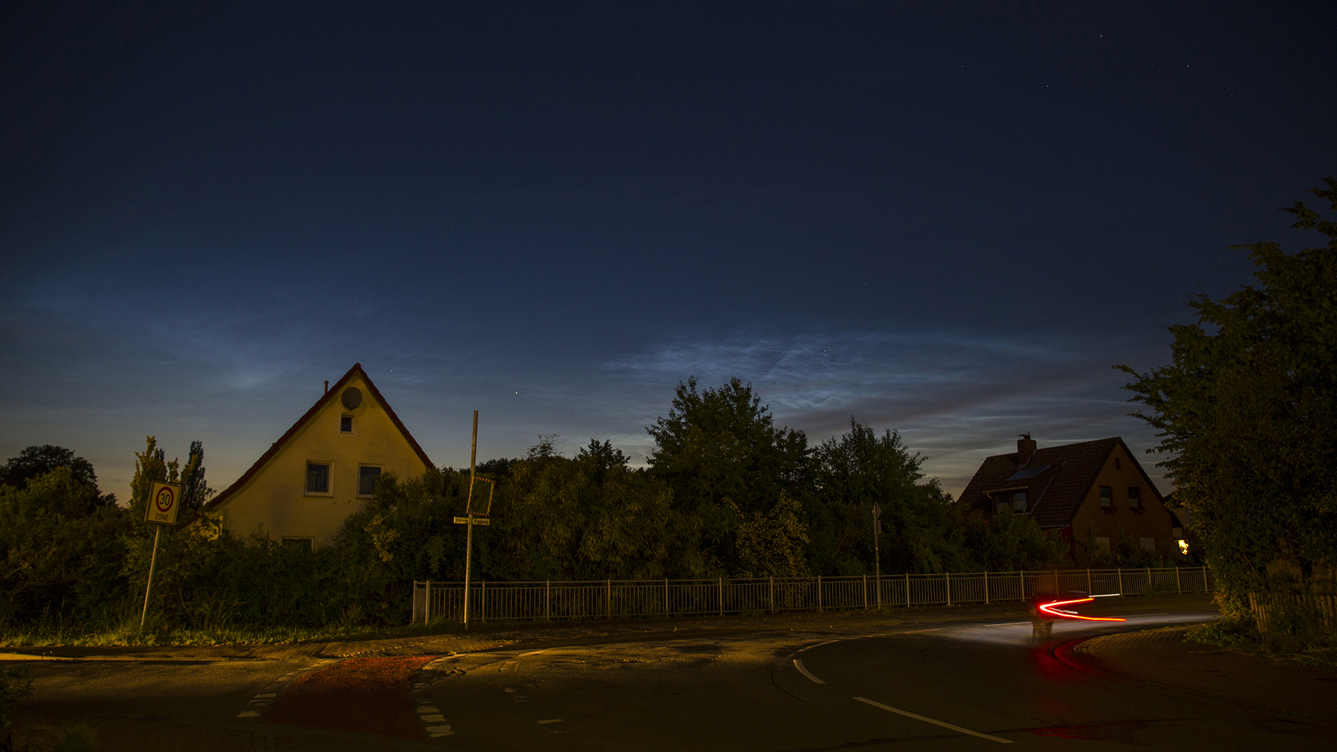 Noctilucent Clouds (2019:06:15 21:42:22 UT, Canon EOS 6D, 2s, f/4, f=24mm, ISO 400)