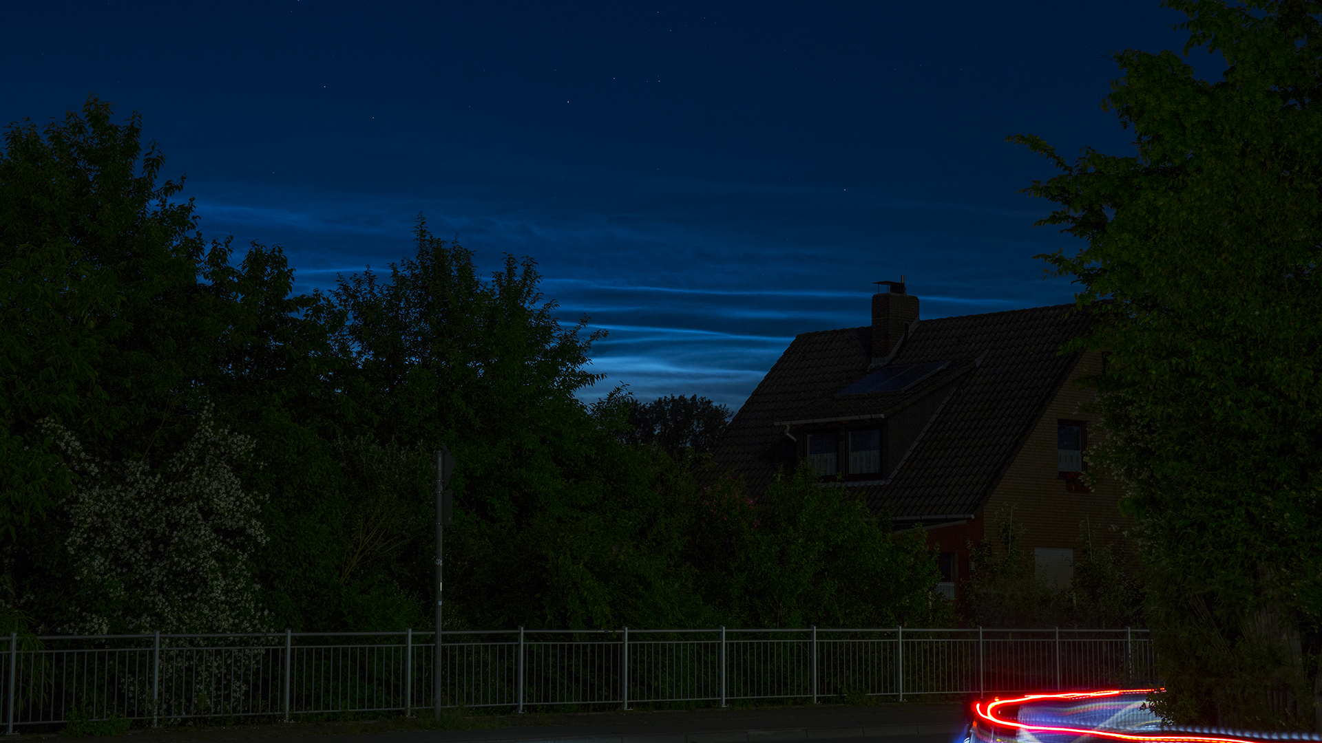 Noctilucent Clouds (2019:06:16 22:15:54 UT, Canon EOS 6D, 5s, f/6.3, f=70mm, ISO 400)
