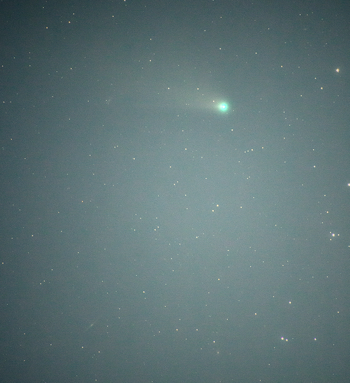 Komet C/2020 F3 Neowise (2020-07-31 21:58 UTC; Canon EOS 6D; f=300 mm; f/5.6; ISO 800; 6x 10 sec.)