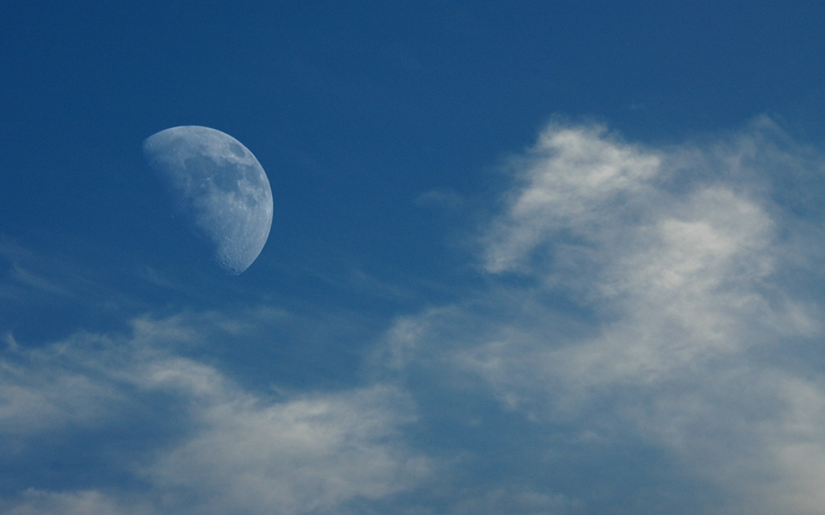 Mond Mit Wolke 01