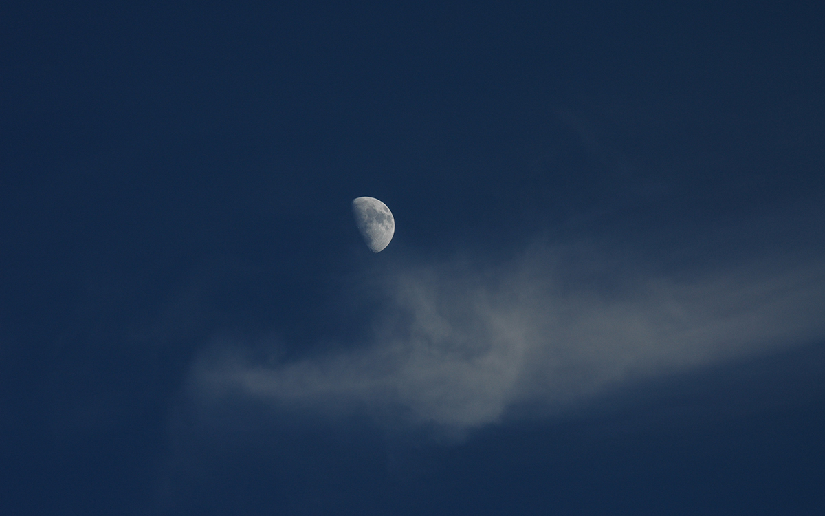 Mond Mit Wolke 02