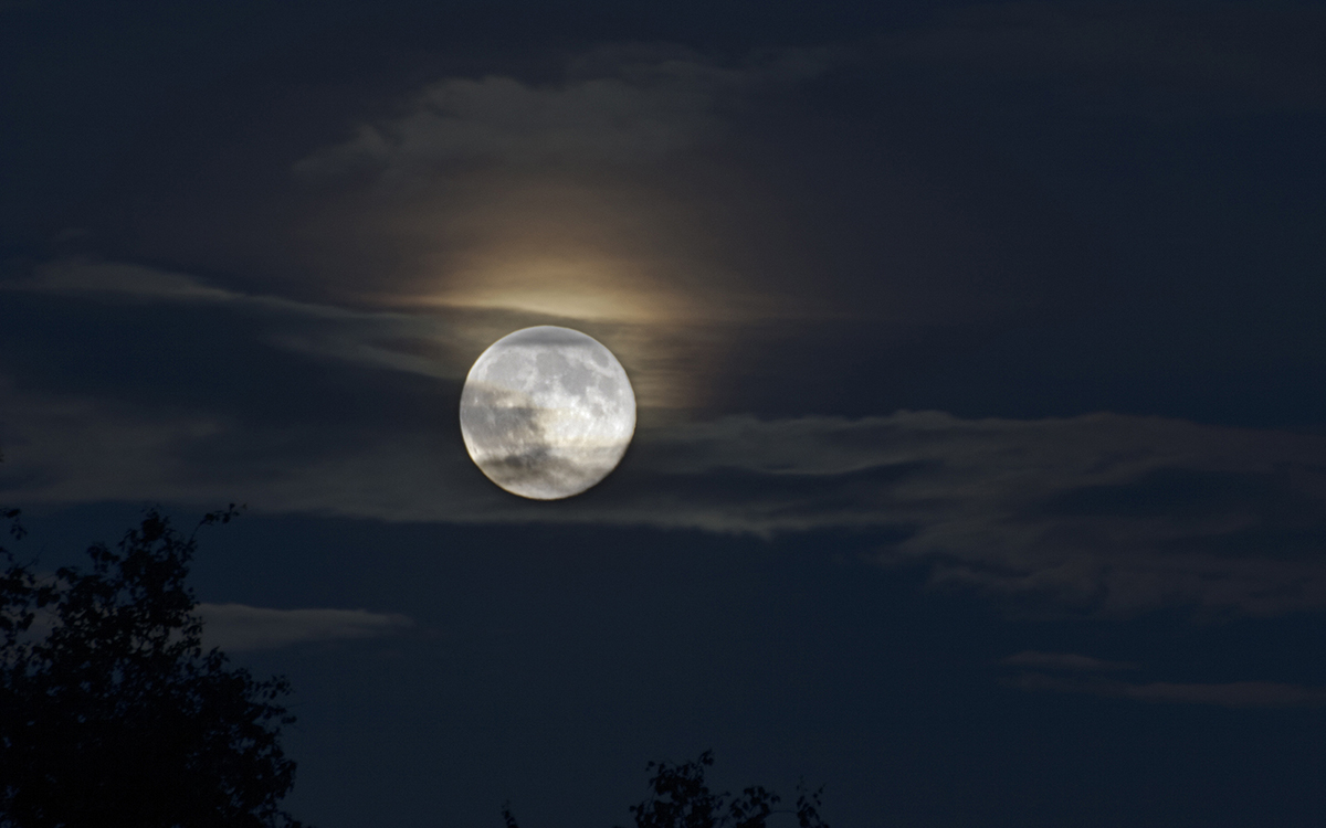 Moon, 2013:06:23 21:46:20, Canon EOS 300D, 8/10s, f/10, f=300mm, ISO 100