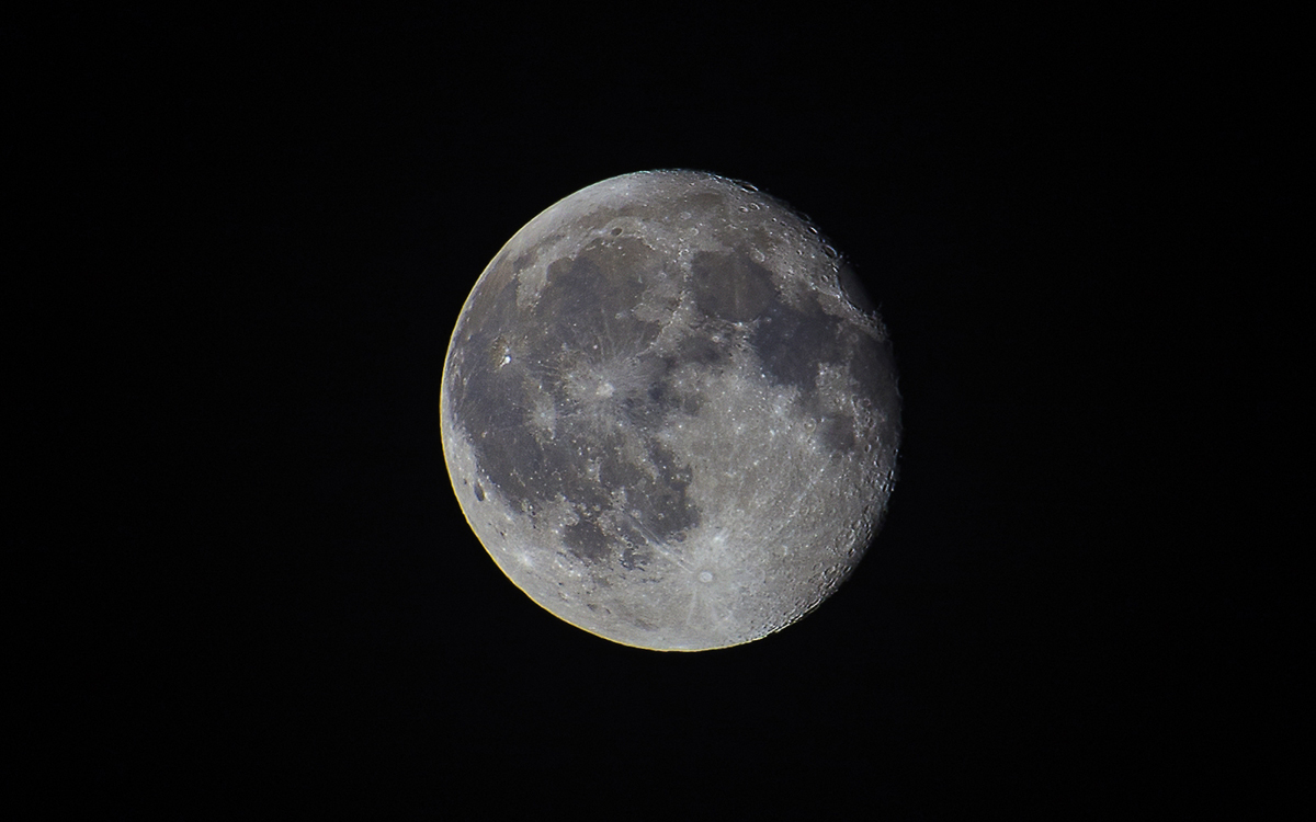 Mond (08.03.2015 02:54:10; Canon EOS 100D; f=300,0 mm; 1/200 sec; f/7,1; ISO 100)