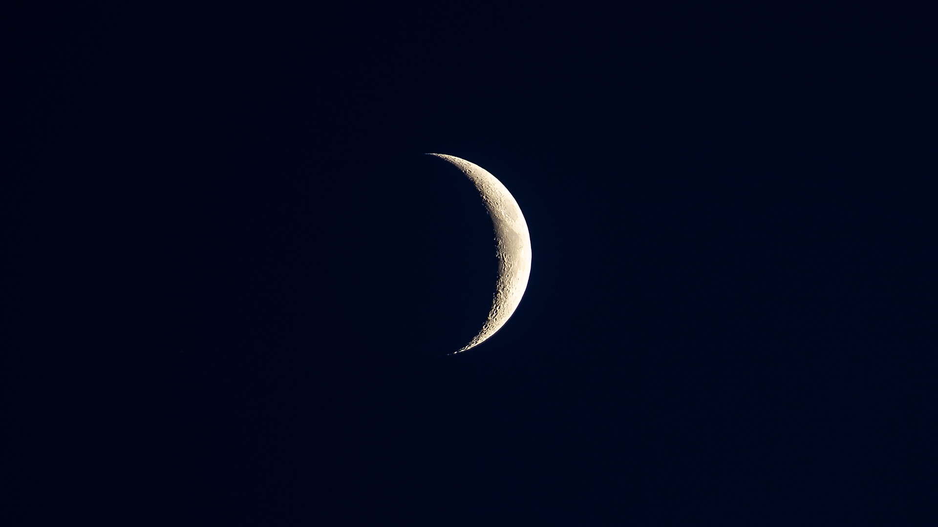 Mond (2020-05-26; Canon EOS 6D; f=300 mm; f/5.6; ISO 100; 5 x 1/15 sec.)
